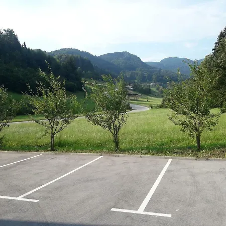 شقة Simnovi Apartmaji - Surrounded By Nature كامنيك